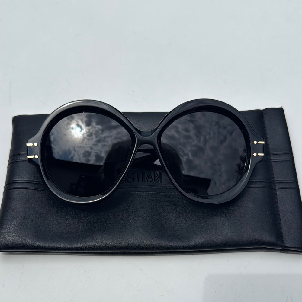 Dior Black Classic Sunglasses with Sleek Design